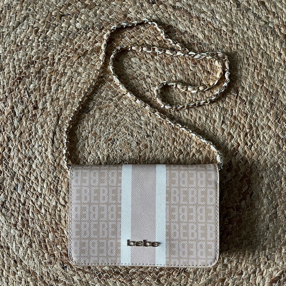 NWOT Bebe Crossbody Purse with Chain Strap. Cream color.